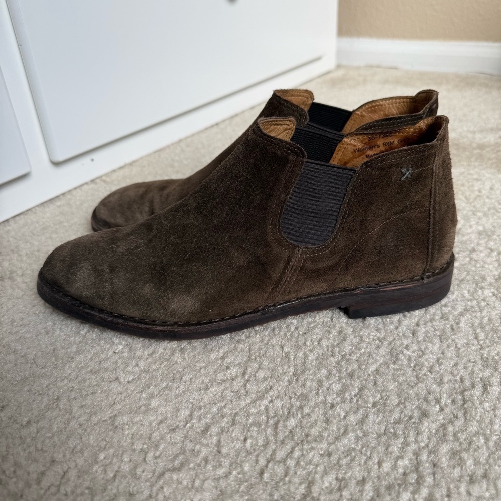 TRASK Allison Chelsea Suede Ankle Boots Size 9.5